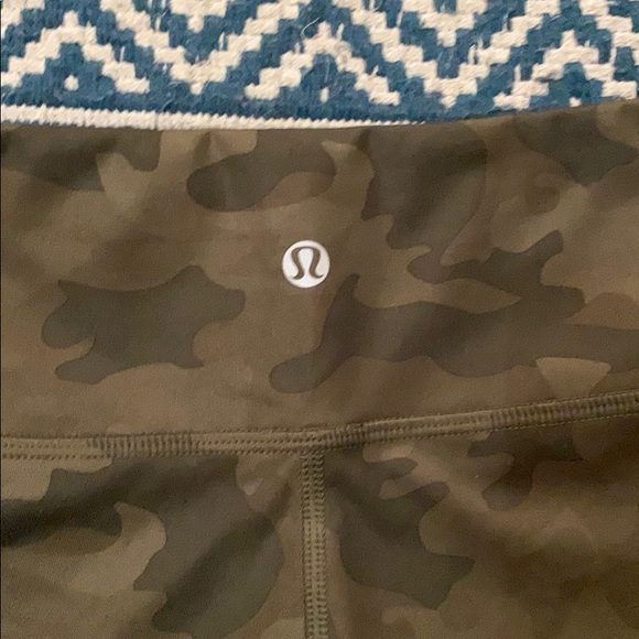 Lulu WU LR capris - Picture 4 of 5